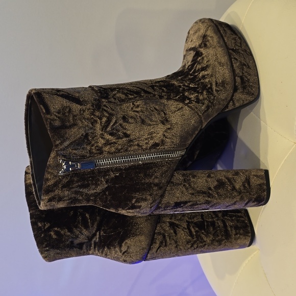GIANNI BINI VELVET BOOTS Dieder Platform Heel Heel  Zip BOOTS 8 8 1/2 HOT New - Picture 3 of 3